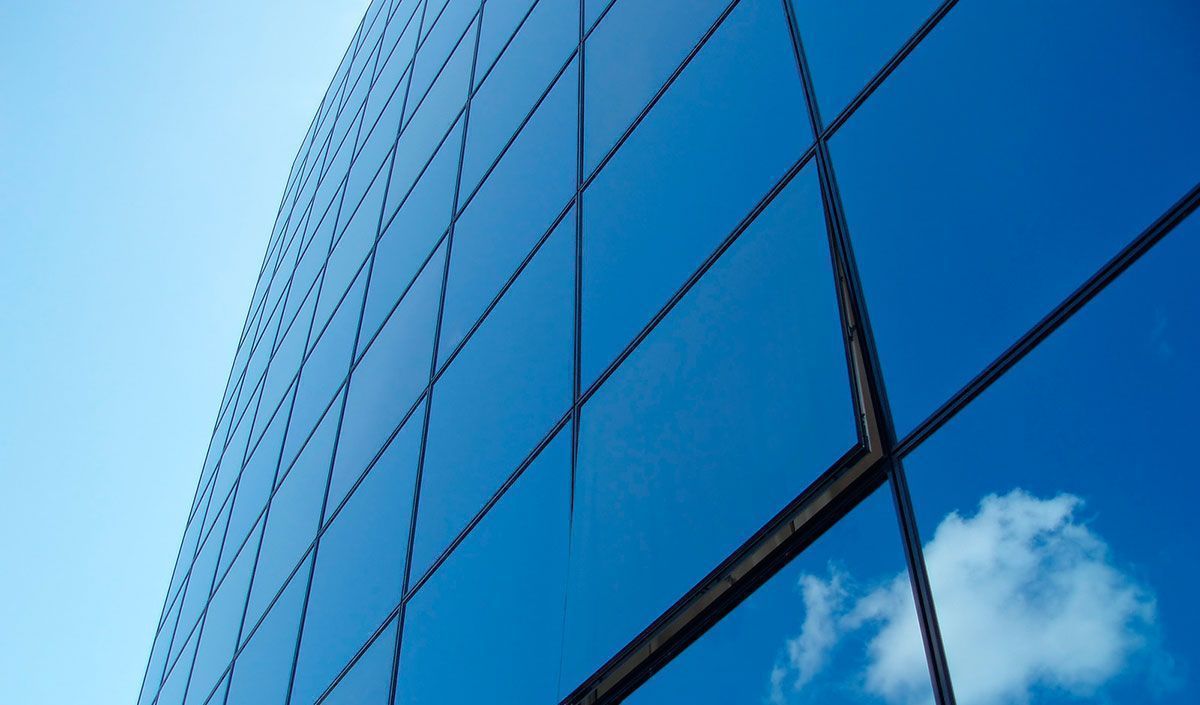 Capa: Sistema de instalação de pele de vidro revoluciona o mercado de fachadas